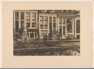 Gezicht op huizen aan de Oude Waal in Amsterdam