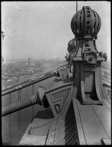 Detail van de pinakels bovenop de Manhattan Bridge, 25 augustus 1914