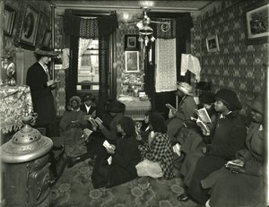 Evangelisatiecommissie, mevrouw Williams, 136 W. 99th Street, juffrouw Broad geeft les, 1916 door William Davis Hassler