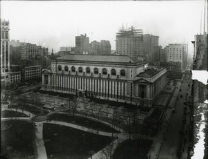 New York Public Library en Bryant Park, c.1910-21 door William Davis Hassler