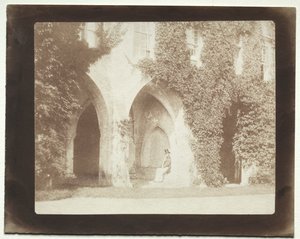 Calvert Jones zittend in de sacristie van Lacock Abbey, 1845