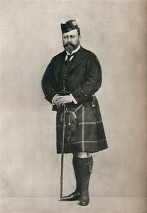 De Prins van Wales in Highland kostuum, c1886 1910 door William and Daniel Downey