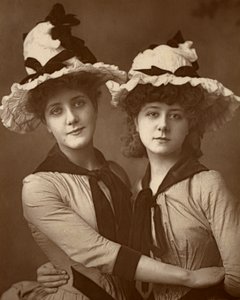 Twee Rozen, Maude Millett en Annie Hughes, Britse actrices, 1888 door William and Daniel Downey