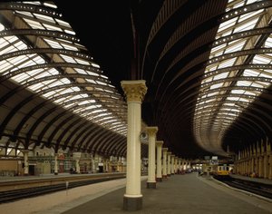 Uitzicht op York Centraal Station ontworpen door architecten William Peachy en Thomas Prosser (19e eeuw)