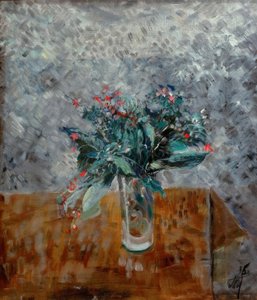 Bloemen in een hoog glas
