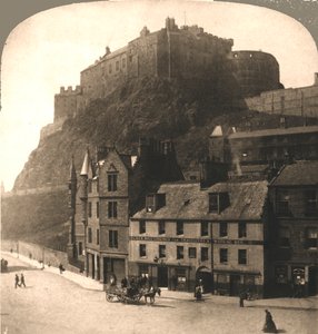 Kasteel van Edinburgh vanaf Grasmarket, Schotland door Works and Sun Sculpture Studios