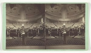 Zonder titel [auditorium versierd met Amerikaanse vlaggen], eind 19e eeuw door Wright and Hartwell