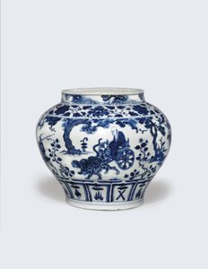 Een uitzonderlijk zeldzame en belangrijke blauw-witte pot, Guan