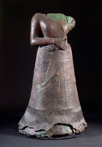 Standbeeld van koningin Napirasu, vrouw van Untash-Napirisha, een Elamitische koning van de 12e eeuw v.Chr., gevonden in Susa, Iran, ca. 1250 v.Chr.
