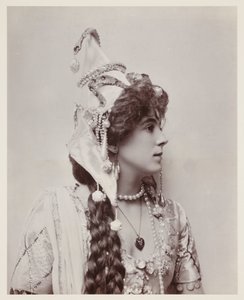 Edwardiaans portret, vrouw in exotisch kostuum door John Pardon