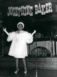 Josephine Baker optredend in Zürich, Zwitserland, 3 maart 1967 door . .