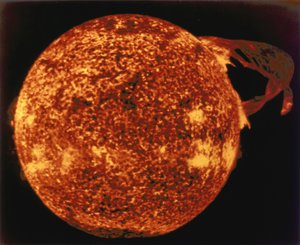 Grote zonnevlam gezien in extreem ultraviolet licht door Henry Charles Fehr