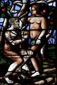 Kathedraal van Milaan. Glas-in-loodraam. Adam en Eva. Tuin van Eden. Italië door . .