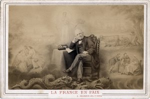 Parijse Commune: Frankrijk in vrede portret van Louis Adolphe Thiers (1797-1877) zittend op de draak waarschijnlijk symbool van de commune door Frederick (attr. to) Barnard