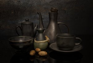 Moody Pottery – Stilleven door larryliu