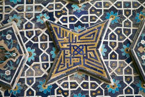 Polychrome tegeldecoratie, Jameh Moskee (Vrijdagmoskee) (Unesco Werelderfgoedlijst, 2012), Isfahan (Esfahan), Iran door Theodore Charles Ange Coquelin