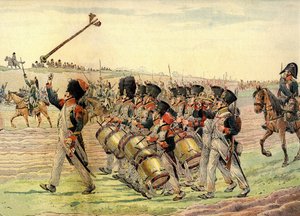Regiment van het Napoleontische leger marcherend naar de strijd op het geluid van muziek, ca. 1900 (prent)