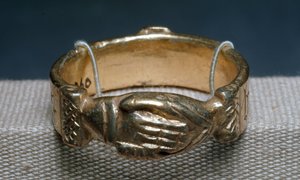 Huwelijksalliantie. Uit Schotland. 15e eeuw. Londen, Victoria en Albert Museum