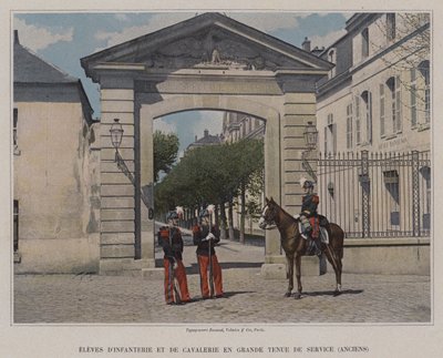 Infanterie- en cavalerie leerlingen in volledige dienstuniform, oud door (after) French Photographer