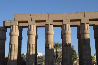 De tempel van Luxor, Oud-Egyptische architectuur in Luxor door Albert Mansour