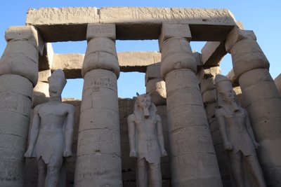 De tempel van Luxor, Oude Egyptische architectuur in Luxor door Albert Mansour