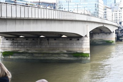 London Bridge over de Theems in het hart van Londen door Albert Mansour