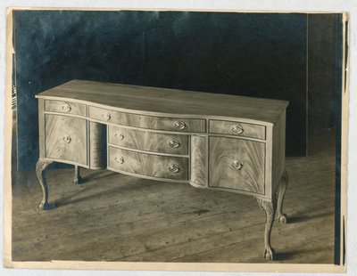 Ontwerp voor een Dressoir met Vier Poten en Drieledige Voorkant door A.N. Davenport Co.