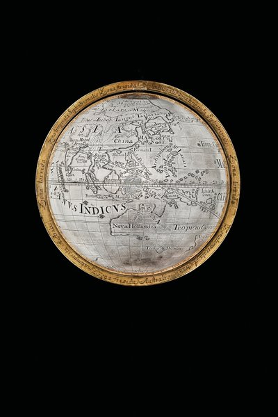Twee Uitzonderlijke Terrestrische en Hemelse Globes, Ondersteund door Hercules en Atlas door Abraham Drentwett