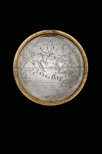 Twee uitzonderlijke aard- en hemelglobes, ondersteund door Hercules en Atlas, Augsburg door Abraham Drentwett