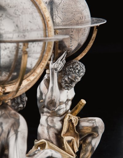 Twee uitzonderlijke terrestrische en hemelse globes, ondersteund door Hercules en Atlas, Augsburg door Abraham Drentwett