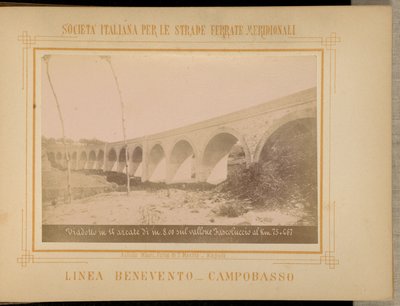 Viaduct in 14 bogen van 8,00 meter over de Fascoluccio-kloof bij kilometer 75 + 467 door Achille Mauri