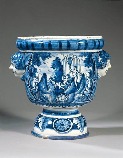 Delfts blauw-witte mythologische tuinvaas met twee handvatten door Adriaen (fl.1868 d.1701) (attr.to) Kocks