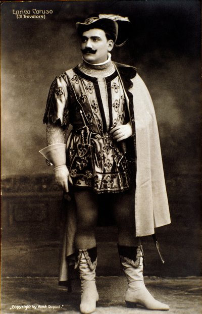 De zanger Enrico Caruso in de opera Il trovatore door Giuseppe Verdi (zw/w foto) door Aime Dupont