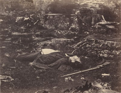 De laatste slaap van een scherpschutter, Gettysburg, Pennsylvania,juli 1863 (foto) door Alexander Gardner