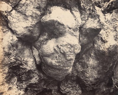 Gigantisch hoofd in massief gesteente, onlangs ontdekt bij Smyrna aan de ingang van een grot,1866 (foto) door Alexander Sandor Svoboda