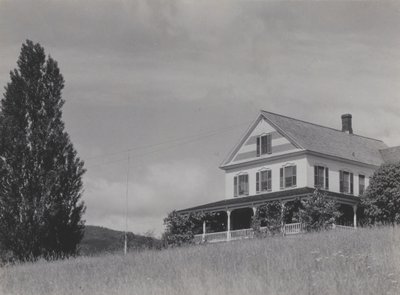 Huis op de heuvel, Lake George door Alfred Stieglitz