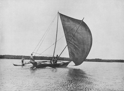 Uithouderkano in volle zeil op Negombo-meer, ca. 1890, 1910 door Alfred William Amandus Plate