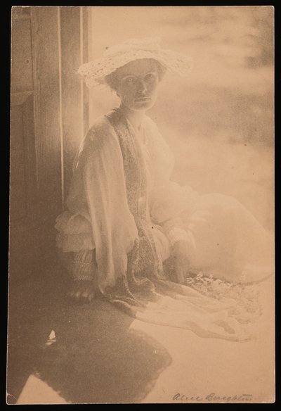 Foto van Agnes Pelton door Alice Broughton (zwart-wit foto) door Alice Boughton