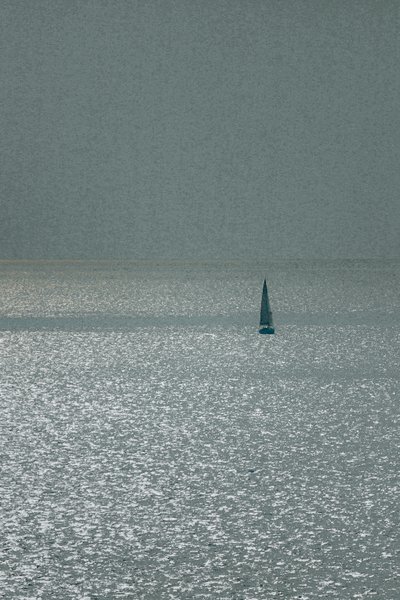Uitzicht vanaf Apollonia, 2016 (handgeschilderde foto) door Alice Gur-Arie