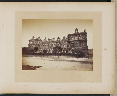 Stadhuis afgebrand. Gevel aan de Quai. door Alphonse J. Liébert