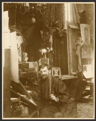 [Zelfportret in zijn atelier, Rue du Val-de-Grâce, Parijs]. door Alphonse Maria Mucha