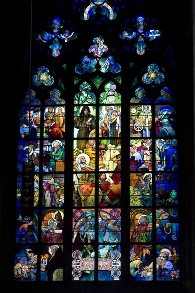 Glas-in-lood door Alphonse Mucha in de Sint-Vituskathedraal in Praag, Tsjechië. Fotografie 2009 door Alphonse Mucha