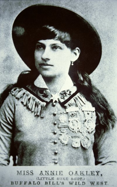 Annie Oakley (1860-1926) door American Photographer