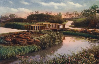 Chicago: Kronkelpaden en voetgangersbruggen in het nieuwe deel van Humboldt Park, noordwestkant (kleurenfoto) door American Photographer