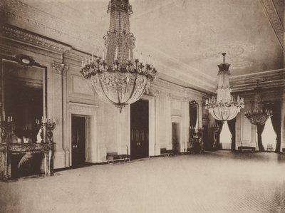 East Room van het Witte Huis (z/w foto) door American Photographer