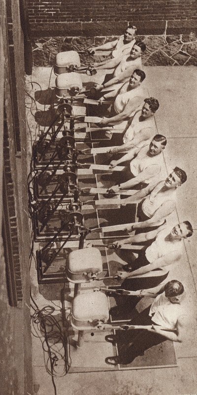 Elektrische trilapparaten om fit te blijven en af te vallen (z/w foto) door American Photographer