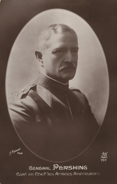 Generaal John J Pershing (z/w foto) door American Photographer