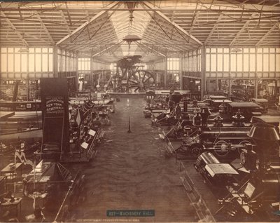 Machinery Hall, vanaf het noordelijke uiteinde, Philadelphia Centennial International Exhibition, 1876 door American Photographer