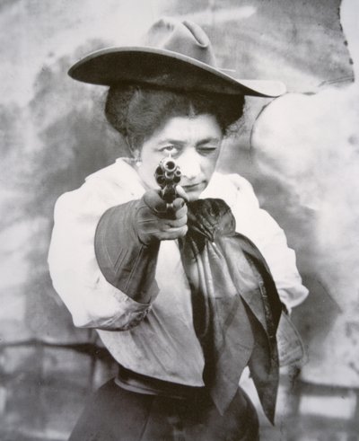 May Lillie door American Photographer