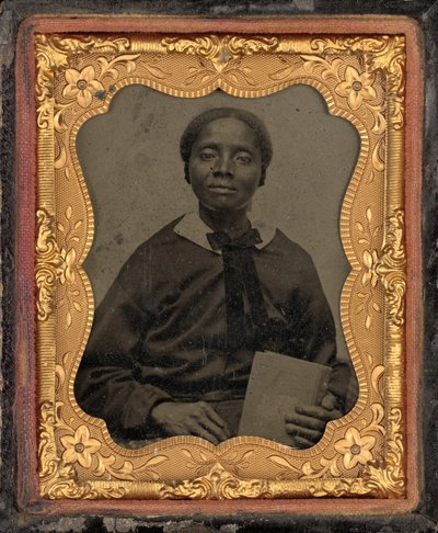 Portret van een vrouw,c. 1860 (foto) door American Photographer